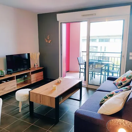 Patio Arena, Classe 2 Etoiles, Balcon, Wifi Apartman *