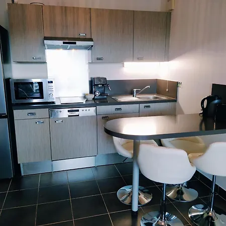 Patio Arena, Classe 2 Etoiles, Balcon, Wifi Apartman *